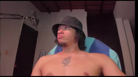 Snapshot of masterjuanc chatting on February 20, 5:23 am Juan Independent Model online show from February 20, 5:23 am