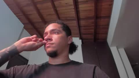 Snapshot of masterjuanc chatting on March 10, 12:18 am Juan Independent Model online show from March 10, 12:18 am