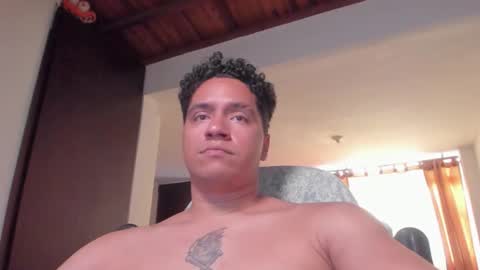 Snapshot of masterjuanc chatting on October 6, 9:12 pm Juan Independent Model online show from October 6, 9:12 pm