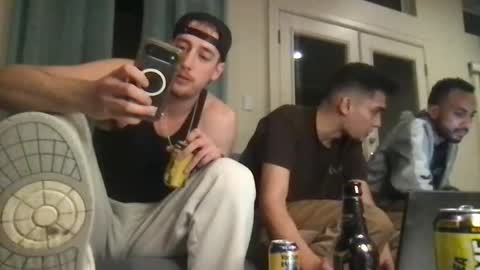 Snapshot of masterrobert134 chatting on December 15, 6:06 am masterrobert134 online show from December 15, 6:06 am