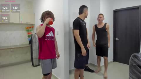 Snapshot of masters_sexx chatting on February 19, 11:17 am Team Cris Darwin- Fernando- Stiven- David online show from February 19, 11:17 am