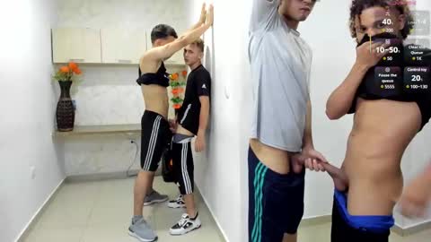 Snapshot of masters_sexx chatting on February 22, 10:52 pm Team Cris Darwin- Fernando- Stiven- David online show from February 22, 10:52 pm