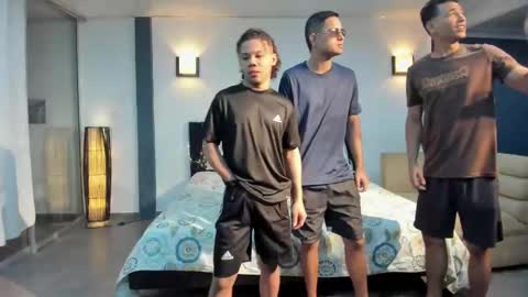 Snapshot of masters_sexx chatting on February 23, 11:44 am Team Cris Darwin- Fernando- Stiven- David online show from February 23, 11:44 am