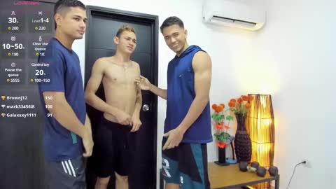 Snapshot of masters_sexx chatting on March 7, 2:34 pm Team Cris Darwin- Fernando- Stiven- David online show from March 7, 2:34 pm