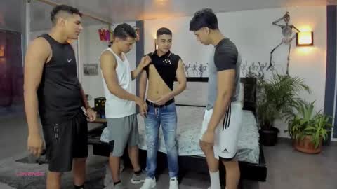 Snapshot of masters_sexx chatting on October 13, 11:21 am Team Cris Darwin- Fernando- Stiven- David online show from October 13, 11:21 am