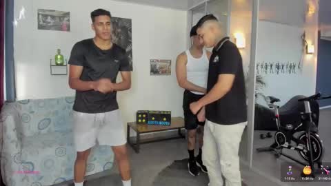 Snapshot of masters_sexx chatting on October 19, 11:33 am Team Cris Darwin- Fernando- Stiven- David online show from October 19, 11:33 am