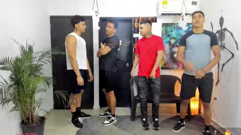 Snapshot of masters_sexx chatting on October 20, 11:32 am Team Cris Darwin- Fernando- Stiven- David online show from October 20, 11:32 am