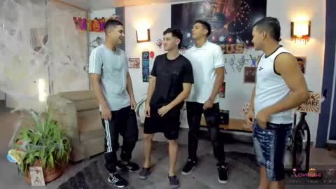 Snapshot of masters_sexx chatting on October 26, 11:27 am Team Cris Darwin- Fernando- Stiven- David online show from October 26, 11:27 am