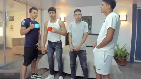 Snapshot of masters_sexx chatting on November 11, 11:21 am Team Cris Darwin- Fernando- Stiven- David online show from November 11, 11:21 am