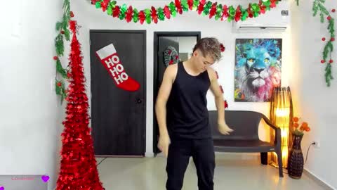 Snapshot of masters_sexx chatting on November 28, 11:24 am Team Cris Darwin- Fernando- Stiven- David online show from November 28, 11:24 am