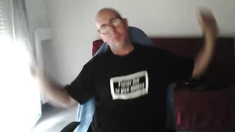 Snapshot of mat11efou chatting on October 4, 9:07 am mat11efou online show from October 4, 9:07 am