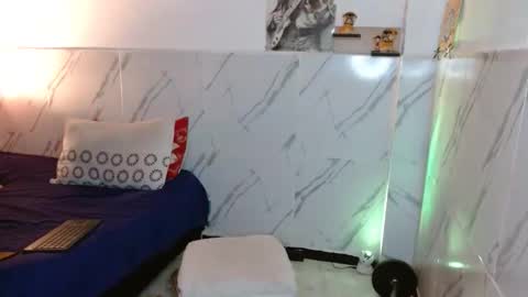 Snapshot of mat_kush chatting on December 17, 12:27 am Matt online show from December 17, 12:27 am