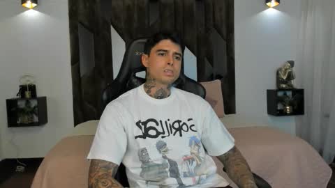 mateo_dilucajs1 online show from September 27, 7:19 pm