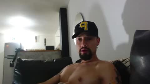 STRURIBE ON INSTAGRAM online show from December 30, 10:01 pm