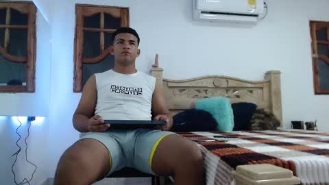 Snapshot of mathews__ chatting on November 19, 2:33 am mathews__ online show from November 19, 2:33 am