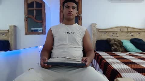 Snapshot of mathews__ chatting on November 25, 2:22 am mathews__ online show from November 25, 2:22 am