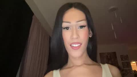 MOLLY MILLS online show from November 5, 10:10 pm