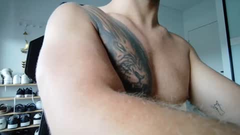 Snapshot of matt89aus chatting on December 21, 2:19 am MRD online show from December 21, 2:19 am