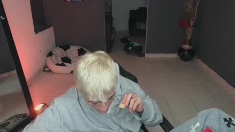 mattias     online show from March 11, 2:21 am