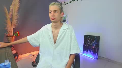 mattias     online show from September 30, 8:08 am