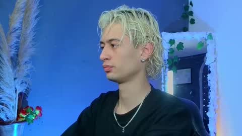 mattias     online show from October 4, 3:59 am