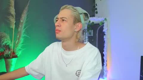 mattias     online show from October 6, 1:58 am