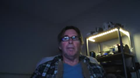 Snapshot of maturewisdom61 chatting on December 28, 2:11 am maturewisdom61 online show from December 28, 2:11 am