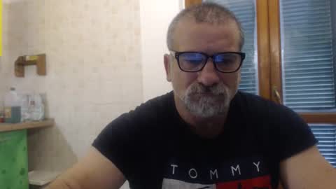 Snapshot of mauro1971 chatting on October 4, 3:21 pm mauro1971 online show from October 4, 3:21 pm