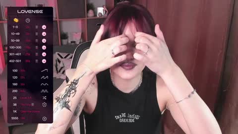 Snapshot of mavis_crystal chatting on January 16, 9:51 pm Mavis online show from January 16, 9:51 pm