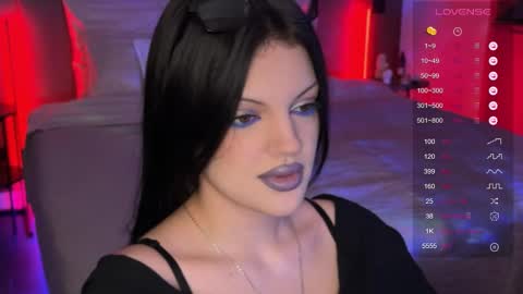 Snapshot of mavis_crystal chatting on November 30, 7:29 pm Mavis online show from November 30, 7:29 pm