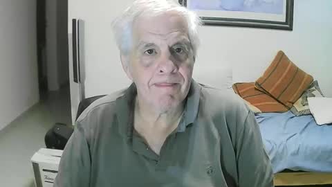 Snapshot of max_2017 chatting on December 9, 2:02 am max_2017 online show from December 9, 2:02 am