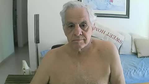 Snapshot of max_2017 chatting on December 14, 12:32 pm max_2017 online show from December 14, 12:32 pm