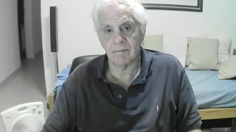 Snapshot of max_2017 chatting on December 20, 3:13 am max_2017 online show from December 20, 3:13 am