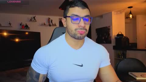 Max online show from November 14, 3:16 am