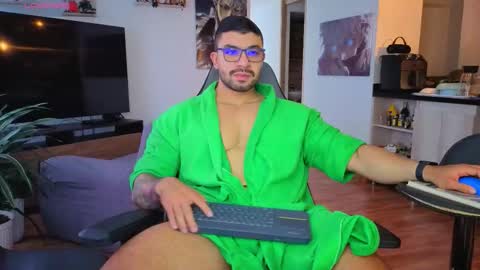 Max online show from November 30, 5:28 pm