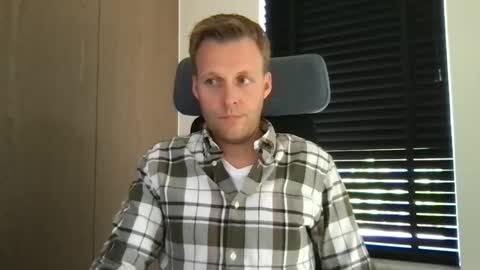 Max take off clothes online show from September 29, 11:59 am