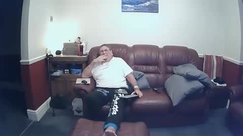 MAX online show from October 21, 10:10 pm