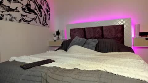 Max online show from December 9, 1:40 am