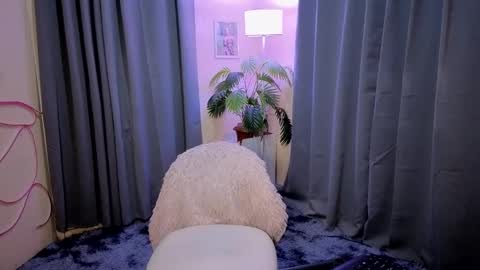 Reyn online show from September 12, 2:39 pm