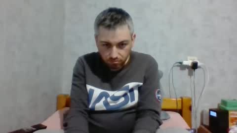 Snapshot of maximefrxx chatting on February 18, 8:36 pm Maxime online show from February 18, 8:36 pm