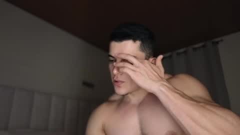 Snapshot of maximohoot chatting on December 5, 5:26 am Sebastian online show from December 5, 5:26 am