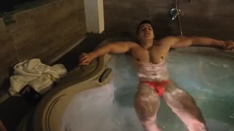 Snapshot of maximohoot chatting on December 16, 12:04 am Sebastian online show from December 16, 12:04 am