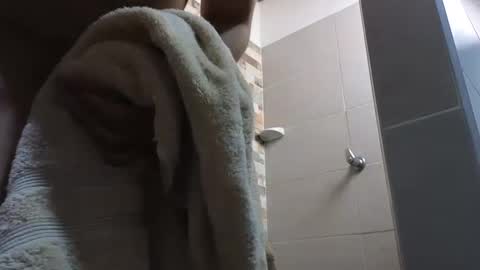 Snapshot of maximohoot chatting on December 29, 6:05 pm Sebastian online show from December 29, 6:05 pm