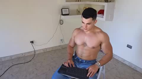 Snapshot of maximohoot chatting on December 29, 9:09 pm Sebastian online show from December 29, 9:09 pm