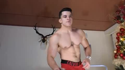 Snapshot of maximohoot chatting on January 4, 11:17 pm Sebastian online show from January 4, 11:17 pm