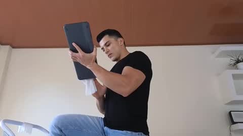 Snapshot of maximohoot chatting on January 17, 5:19 pm Sebastian online show from January 17, 5:19 pm