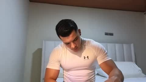 Snapshot of maximohoot chatting on January 29, 12:22 am Sebastian online show from January 29, 12:22 am