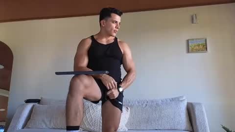 Snapshot of maximohoot chatting on February 1, 9:51 pm Sebastian online show from February 1, 9:51 pm