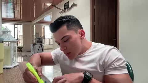 Snapshot of maximohoot chatting on February 26, 6:00 pm Sebastian online show from February 26, 6:00 pm