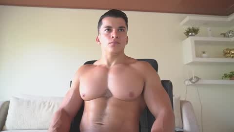 Snapshot of maximohoot chatting on September 17, 8:10 pm Sebastian online show from September 17, 8:10 pm